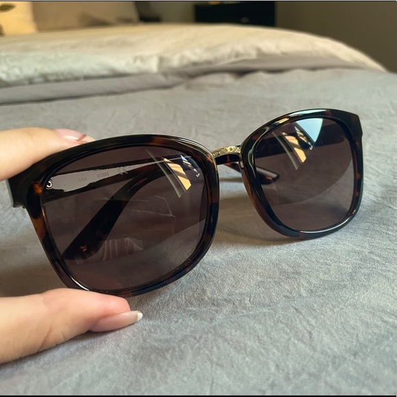 Guess sunglasses in brown/gold - OS - Picture 5 of 5